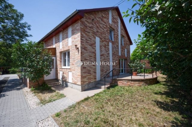 Eladó családi ház, Zsámbékon 179.9 M Ft, 5 szobás