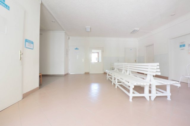Eladó üzlethelyiség, Szarvason 160 M Ft, 20 szobás
