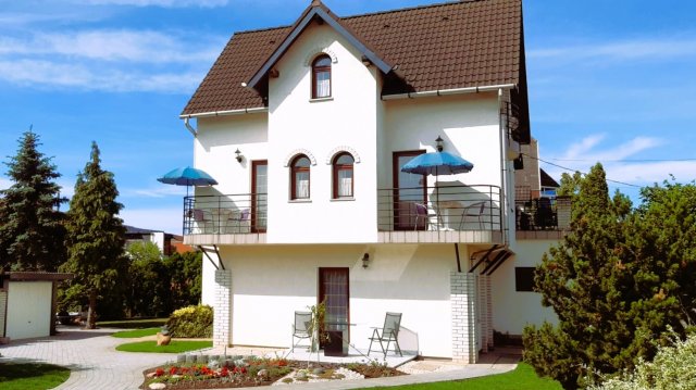 Eladó családi ház, Balatonfüreden 295 M Ft, 14 szobás