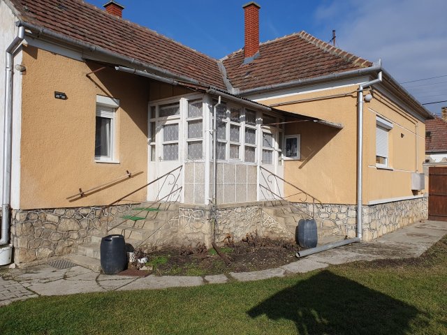 Eladó családi ház, Mezőlakon 34.5 M Ft, 2+2 szobás