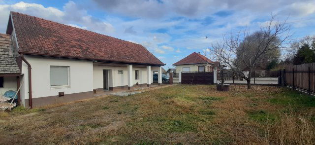 Eladó családi ház, Tápiószentmártonon, Móra Ferenc úton