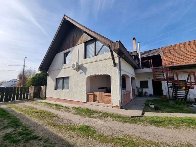 Eladó családi ház, Szigetszentmártonban 84.9 M Ft, 6 szobás