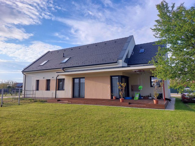 Eladó családi ház, Debrecenben 185 M Ft, 6 szobás