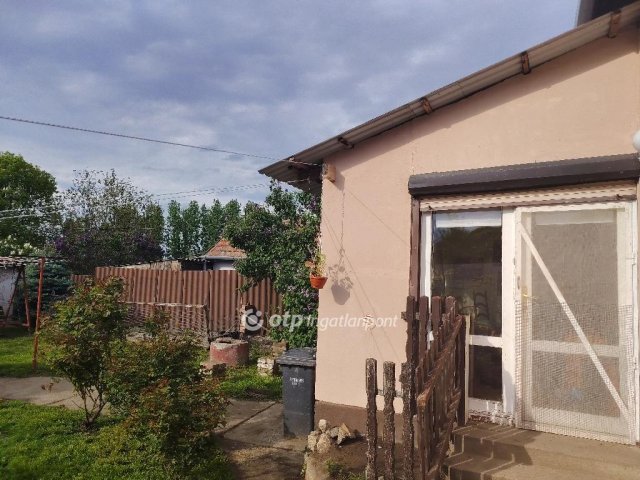 Eladó családi ház, Tószegen 46.9 M Ft, 4 szobás