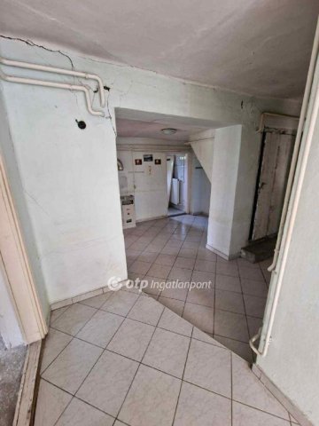 Eladó családi ház, Csorváson 8.5 M Ft, 4 szobás