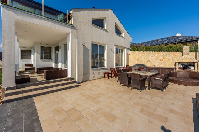 Eladó családi ház, Csobánkán 270 M Ft, 6 szobás