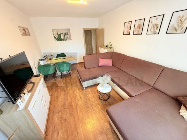 Eladó panellakás, Szegeden 56.9 M Ft, 3 szobás