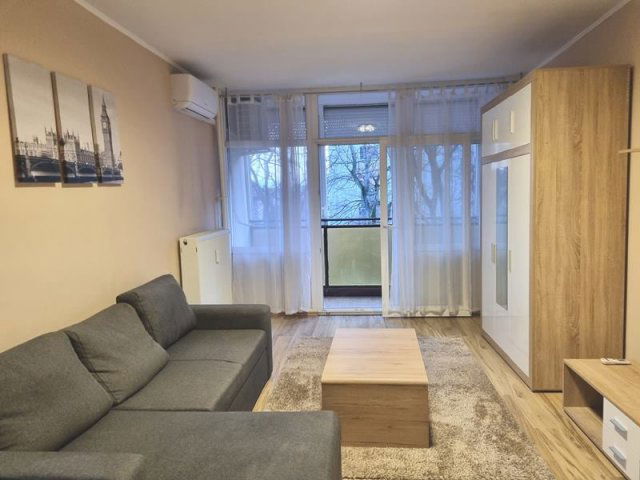 Kiadó panellakás, albérlet, Pécsett, Madách Imre utcában