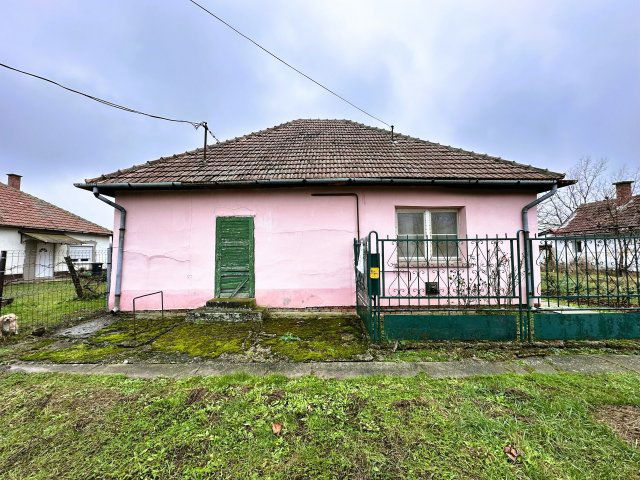 Eladó családi ház, Sarkadkeresztúron 4 M Ft, 2 szobás