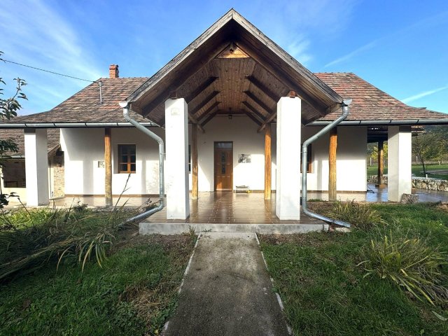 Eladó családi ház, Arkán 109 M Ft, 10+1 szobás