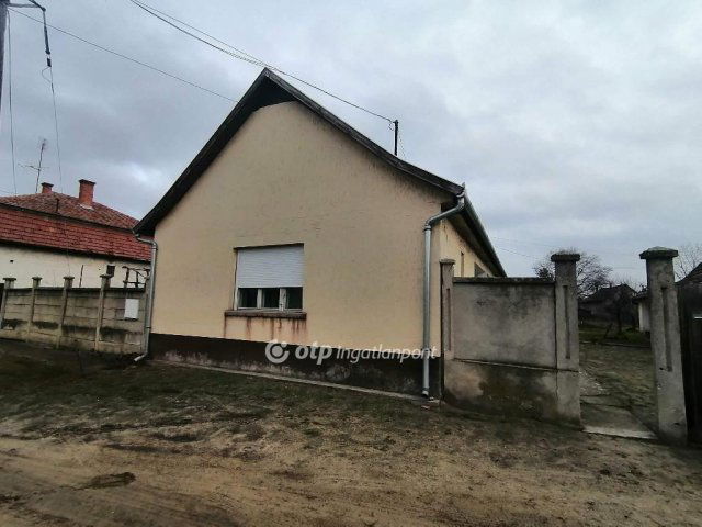 Eladó családi ház, Kiskőrösön 25 M Ft, 2 szobás