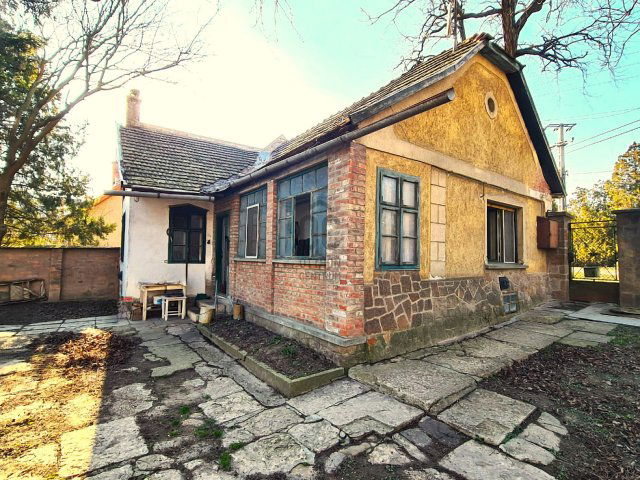 Eladó családi ház, Pomázon 59 M Ft, 2 szobás