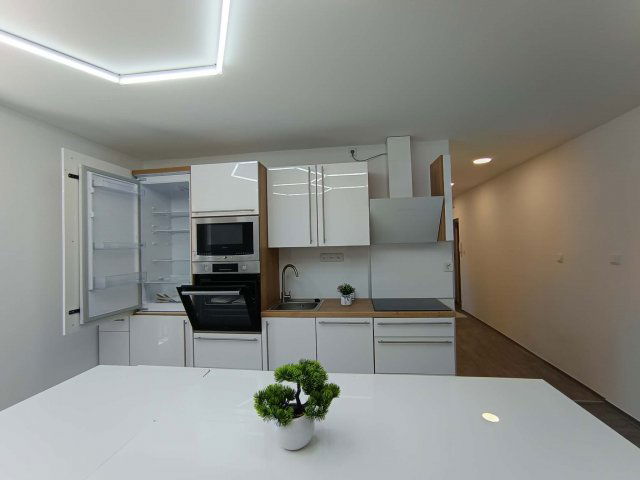 Eladó téglalakás, Komlón 38.99 M Ft, 3 szobás