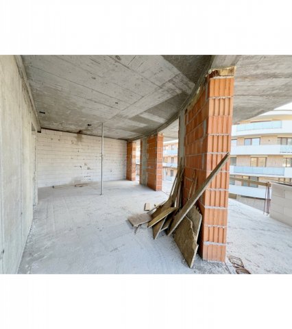 Eladó téglalakás, Szegeden 92.4 M Ft, 3 szobás