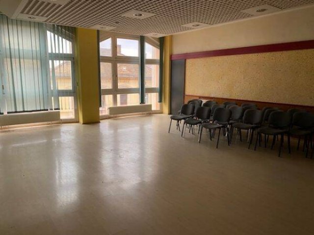 Eladó üzlethelyiség, Pécsett 250 M Ft, 8 szobás