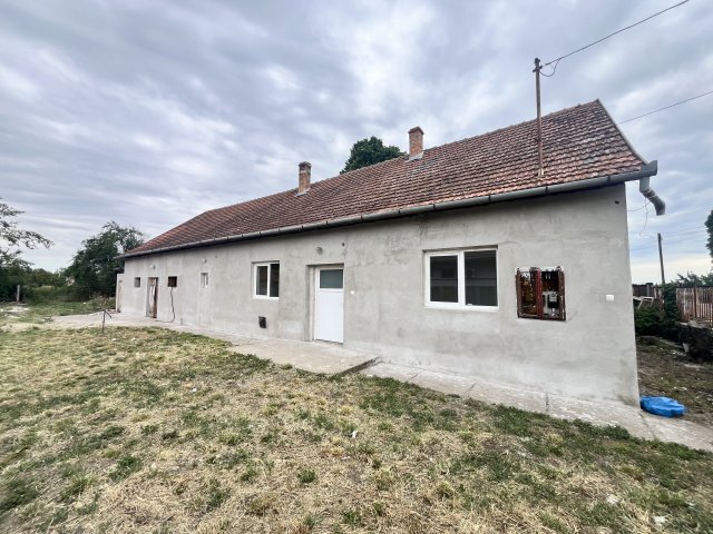 Eladó családi ház, Szabadkígyóson 27.9 M Ft, 2 szobás