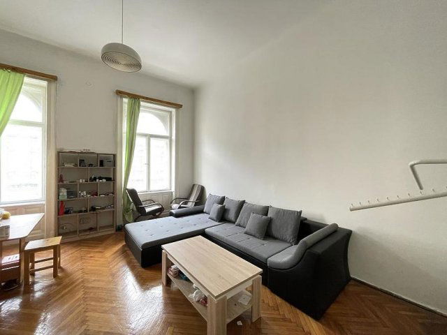 Eladó téglalakás, Budapesten, VI. kerületben, Izabella utcában