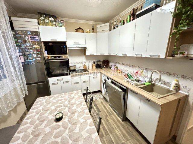 Eladó panellakás, Nyíregyházán 49.9 M Ft, 3+1 szobás