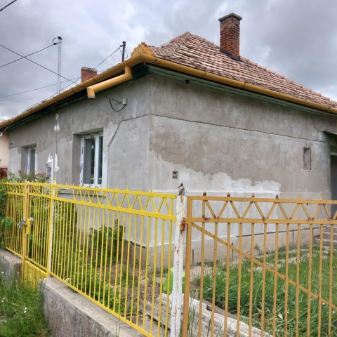 Eladó családi ház, Jászkisérén 8.5 M Ft, 2 szobás