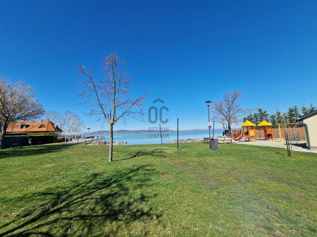 Eladó családi ház, Balatonbogláron 108.9 M Ft, 6 szobás