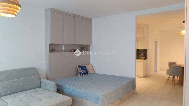 Eladó téglalakás, Budapesten, VI. kerületben 99 M Ft, 1 szobás