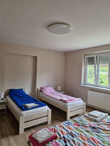 Eladó családi ház, Szegeden 220 M Ft, 7 szobás