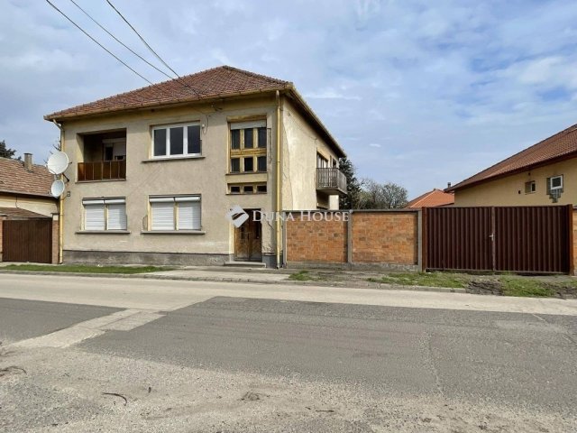 Eladó téglalakás, Nagykőrösön 30 M Ft, 3 szobás