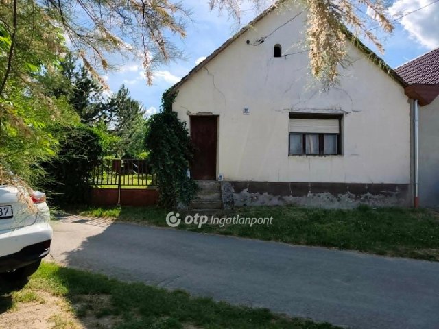Eladó családi ház, Várdombon 11.9 M Ft, 2 szobás