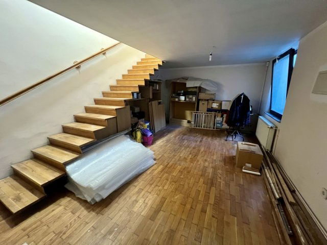 Eladó családi ház, Pécsett 177 M Ft, 6 szobás