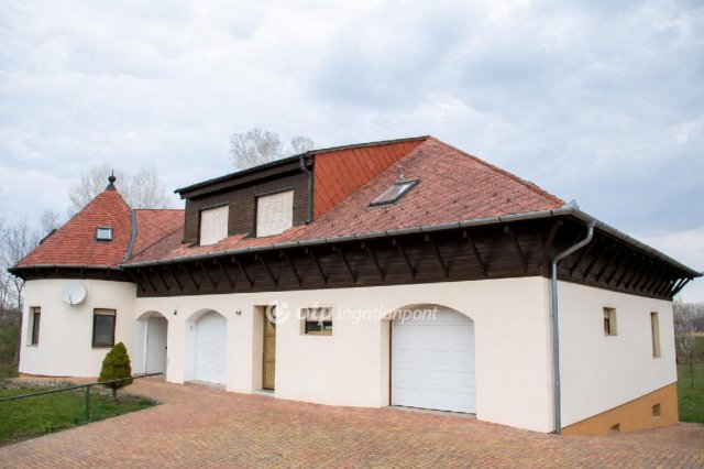 Eladó családi ház, Ásványrárón 180 M Ft, 8 szobás