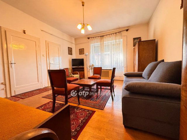 Eladó téglalakás, Pápán 27.9 M Ft, 1 szobás