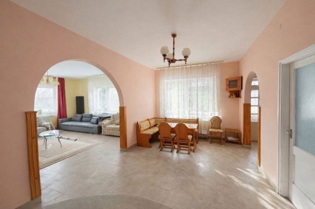 Eladó családi ház, Szabadbattyánban 74 M Ft, 7 szobás