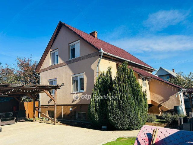 Eladó családi ház, Ajakon 49.9 M Ft, 4 szobás