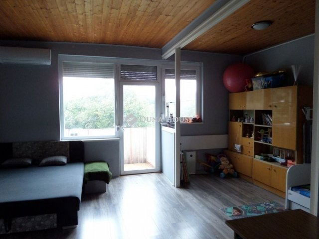 Eladó téglalakás, Pécsett 37.8 M Ft, 2 szobás