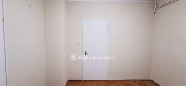Eladó téglalakás, Csornán 39.99 M Ft, 1+2 szobás