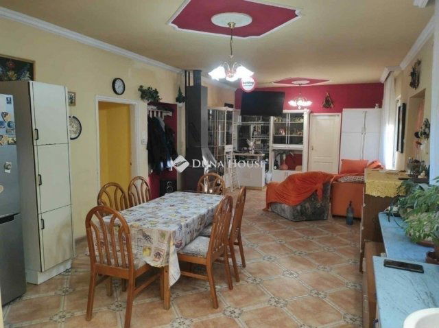 Eladó családi ház, Kecskeméten 79.9 M Ft, 6 szobás