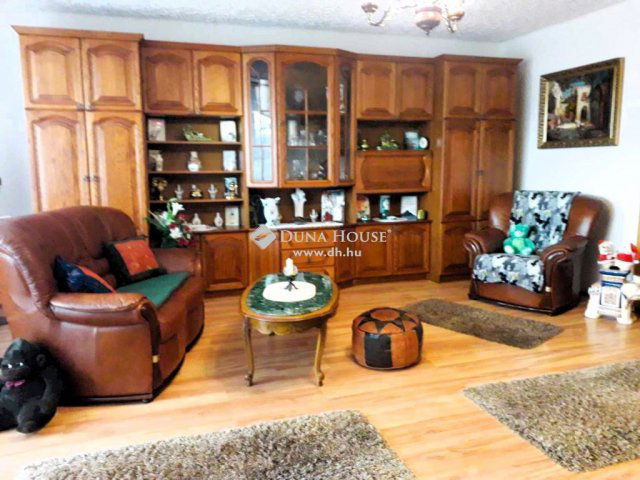 Eladó sorház, Komlón 60 M Ft, 5 szobás / költözzbe.hu