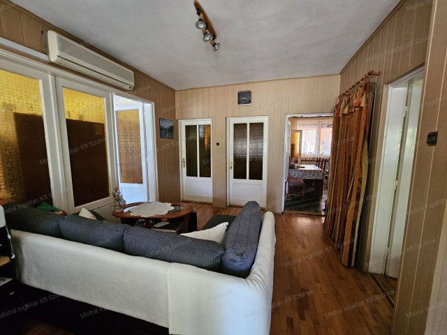 Eladó családi ház, Szolnokon 109.9 M Ft, 4 szobás