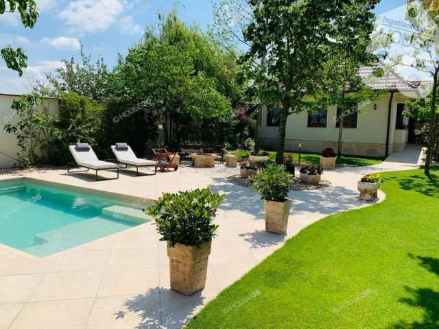 Eladó családi ház, Kecskeméten 340 M Ft, 5 szobás