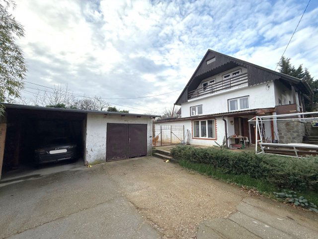 Eladó családi ház, Pécsett 84.9 M Ft, 6 szobás