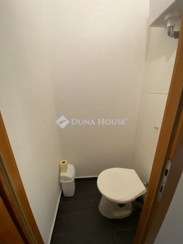 Eladó panellakás, Pécsett 42.4 M Ft, 2 szobás