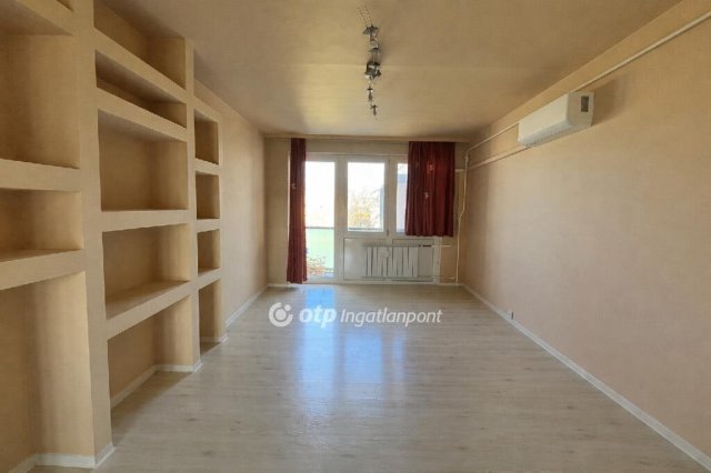 Eladó panellakás, Győrött 49.99 M Ft, 2 szobás