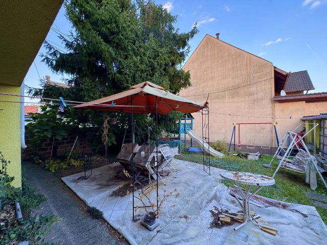 Eladó családi ház, Pécsett 62.9 M Ft, 4 szobás