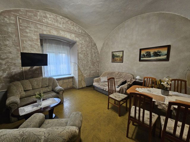 Eladó téglalakás, Pápán 15.9 M Ft, 1+1 szobás