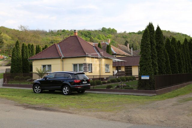 Eladó családi ház, Kemencén 64.5 M Ft, 3 szobás