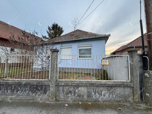 Eladó családi ház, Győrött 59.5 M Ft, 3 szobás