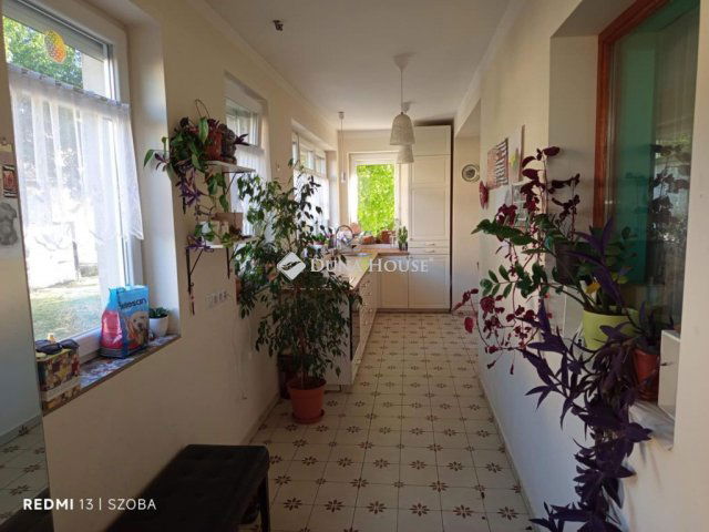Eladó családi ház, Vecsésen 165 M Ft, 11 szobás