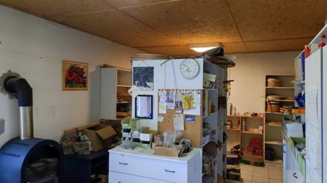 Kiadó ipari ingatlan, Felsőpakonyban 1050 E Ft / hó