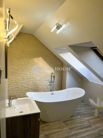 Eladó téglalakás, Székesfehérvárott 134.8 M Ft, 4 szobás