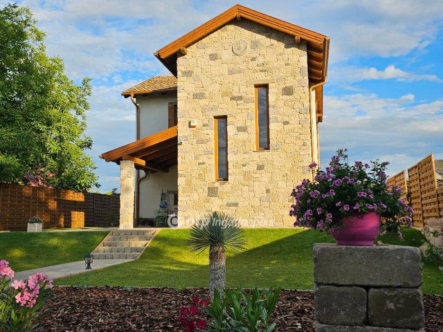 Eladó nyaraló, Makádon 271.73 M Ft, 1+3 szobás